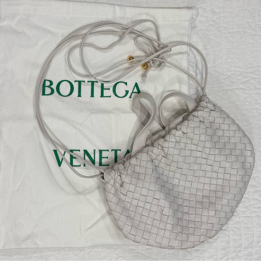 Bottega Veneta White Crossbody Bag with Intrecciato Design